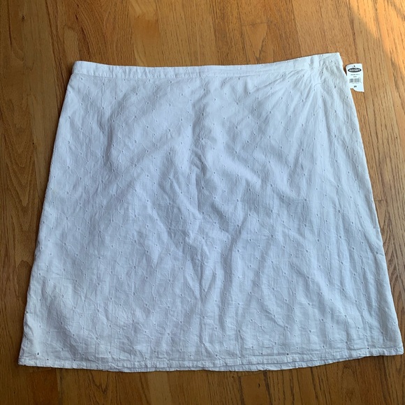 Old Navy Dresses & Skirts - Old navy eyelet embroidered skirt white cotton